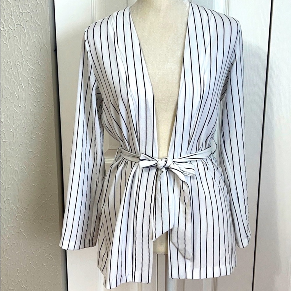 HM Divided Long Sleeve Tie Around Light Blazer XS